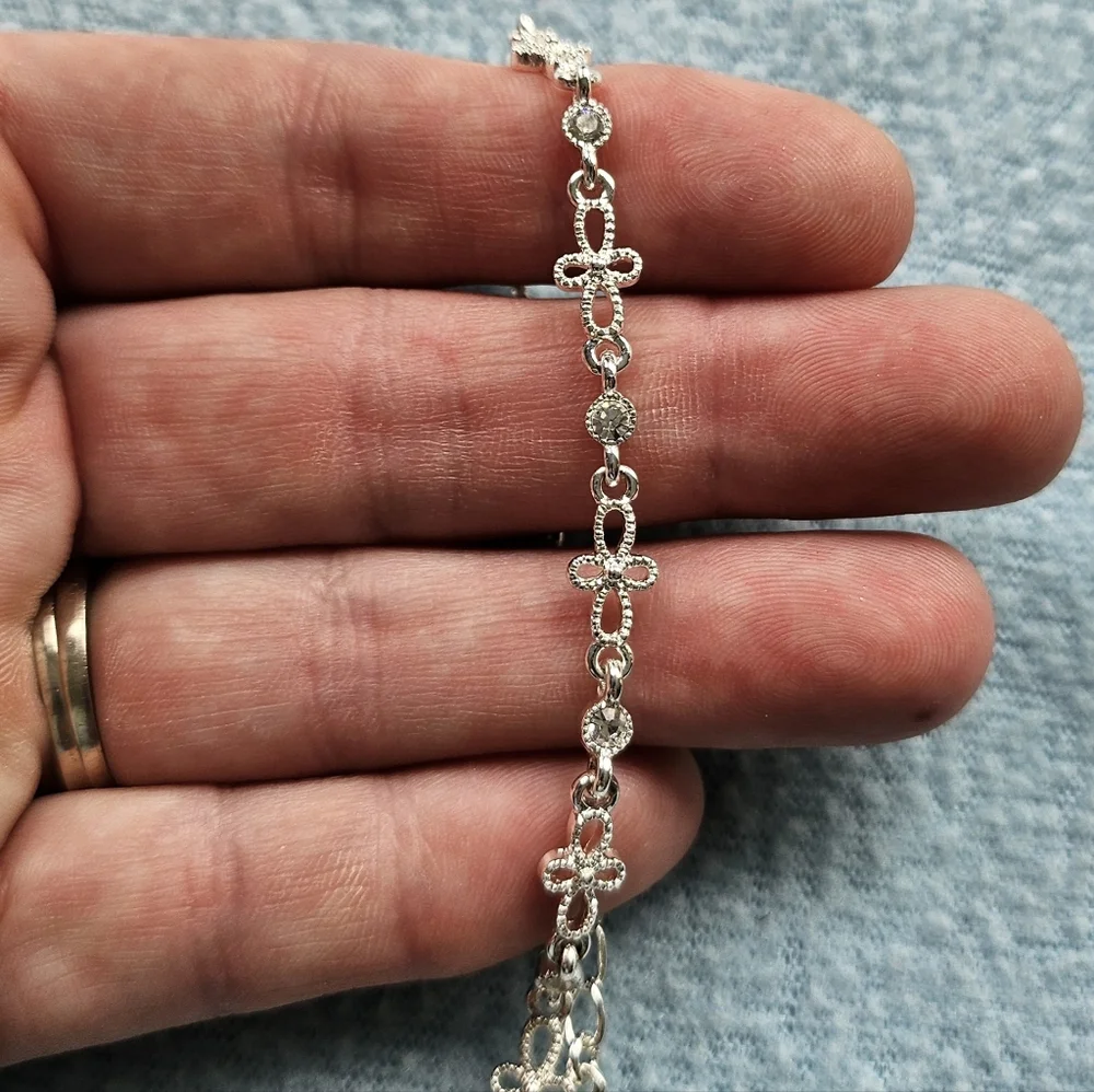 Avon Set Of Three Shimmering Anklets Set, Silvertone, Rhinestones, NIB - Picture 3 of 13